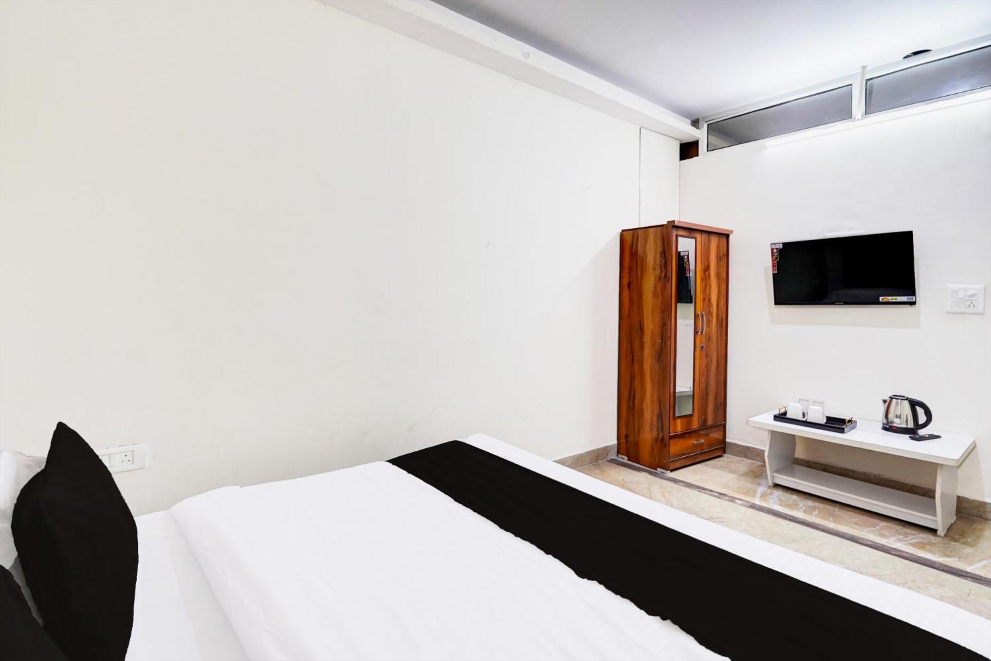 Hotel O Ashoka Inn Hotel Near Botanical Garden Нойда Экстерьер фото